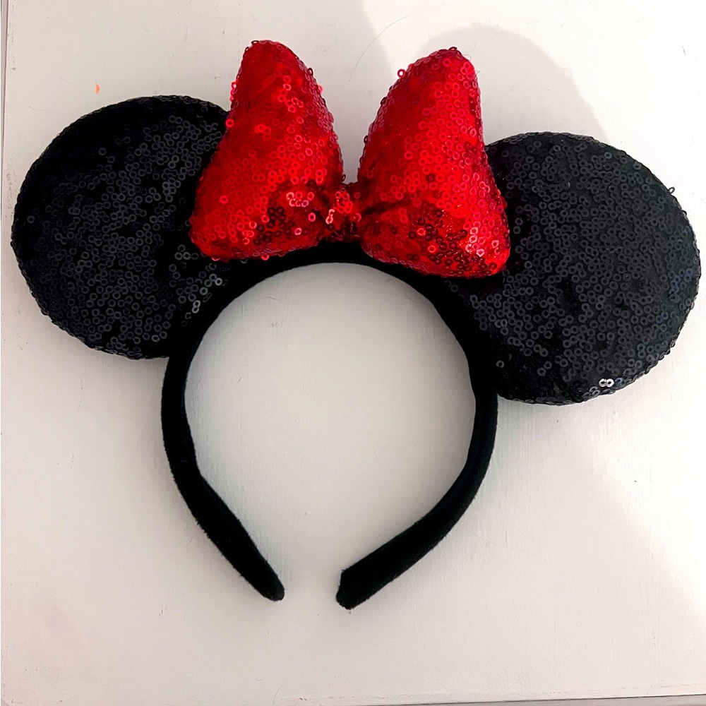 Minnie Mouse ears